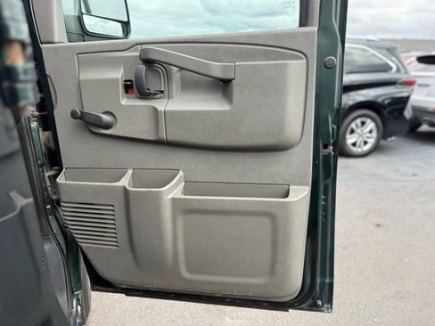 Used 2016 Chevrolet Express 2500 image 12