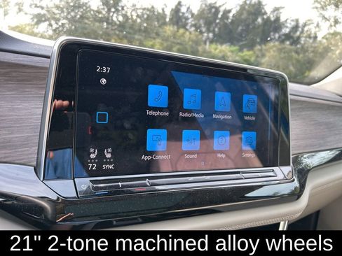 Certified 2025 Volkswagen Atlas SEL Premium R-Line image 33