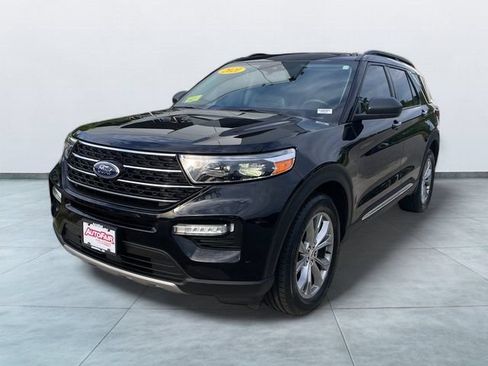 Certified 2021 Ford Explorer XLT w/ Equipment Group 202A AWD/4WD image 3