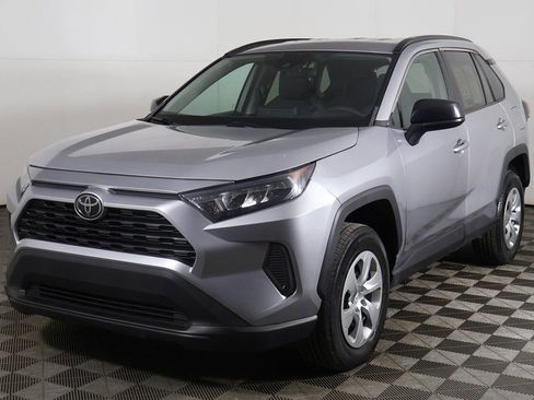 Used 2021 Toyota RAV4 LE FWD image 5