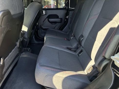 Used 2024 Jeep Gladiator Rubicon w/ Convenience Group image 13