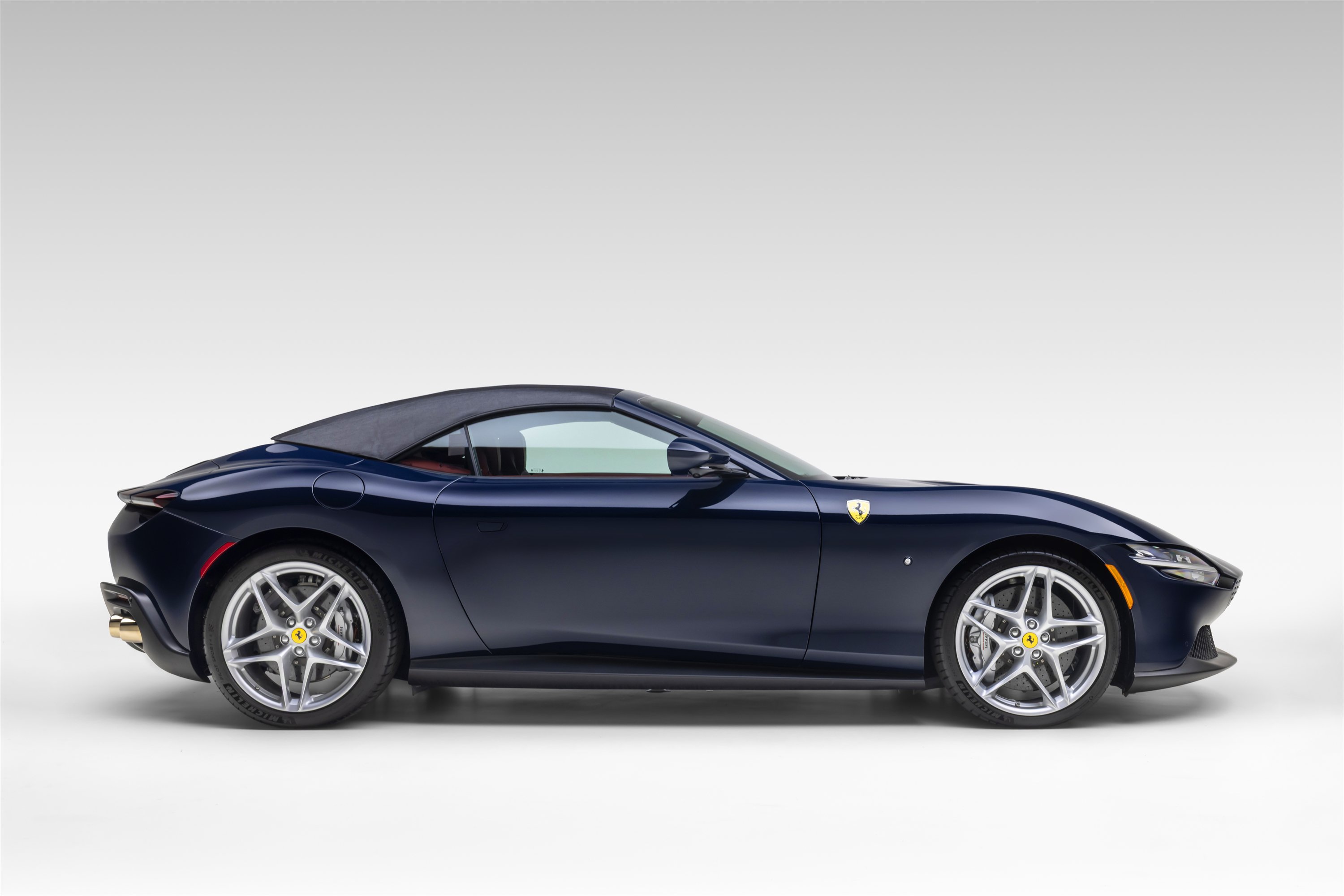 Certified 2024 Ferrari Roma Spider RWD image 12