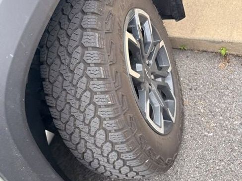 Used 2025 Chevrolet Equinox ACTIV w/ Safety and Technology Package image 26