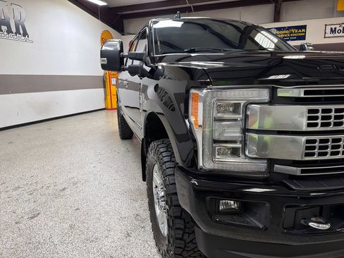 Used 2019 Ford F250 Platinum w/ Platinum Ultimate Package AWD/4WD image 14