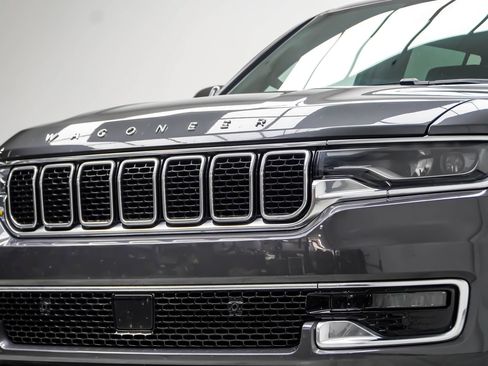 Used 2022 Jeep Wagoneer Series III RWD image 2