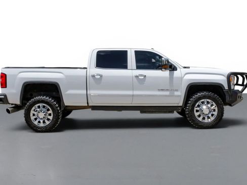 Used 2015 GMC Sierra 2500 Denali w/ Duramax Plus Package AWD/4WD image 5