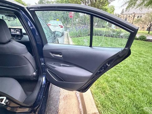 Used 2021 Toyota Corolla LE FWD image 23