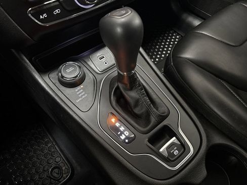 Used 2019 Jeep Cherokee Latitude Plus w/ Cold Weather Group image 44