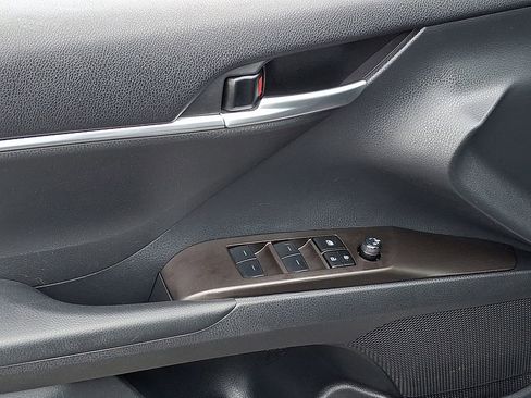 Used 2024 Toyota Camry SE image 16