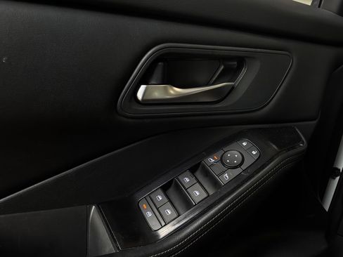 Used 2025 Nissan Rogue SV FWD image 21