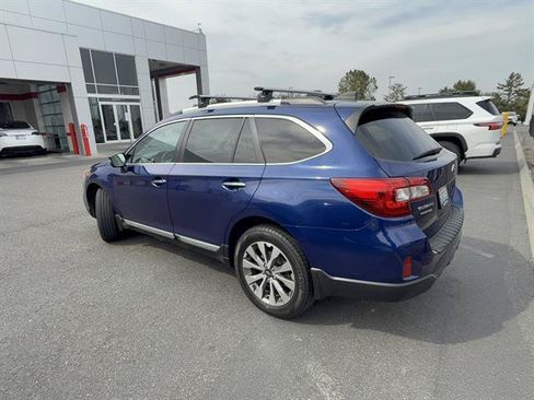 Used 2017 Subaru Outback 2.5i Touring w/ Popular Package #5A AWD/4WD image 4