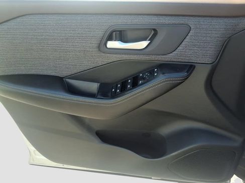 Used 2023 Nissan Rogue SV AWD/4WD image 12