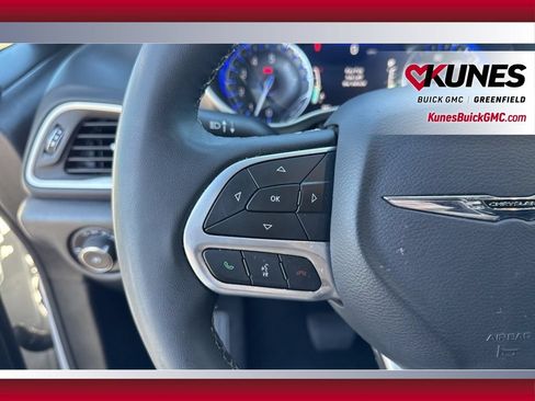 Used 2025 Chrysler Pacifica Select FWD image 17