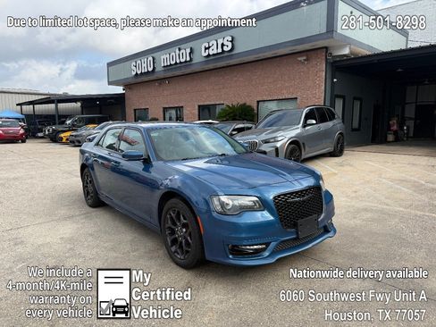 Used 2021 Chrysler 300 Touring L AWD/4WD image 1