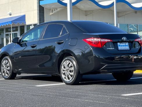 Used 2018 Toyota Corolla LE FWD image 3