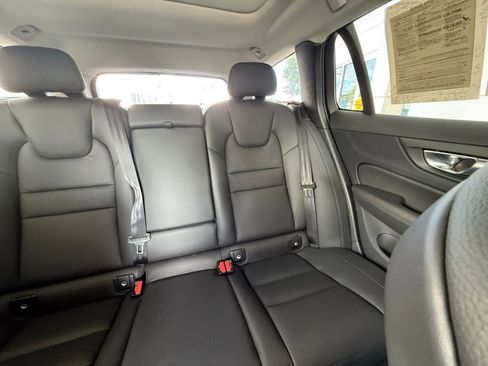 Used 2025 Volvo V60 B5 Cross Country Plus image 37