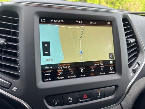 Used 2023 Jeep Cherokee Altitude Lux image 21