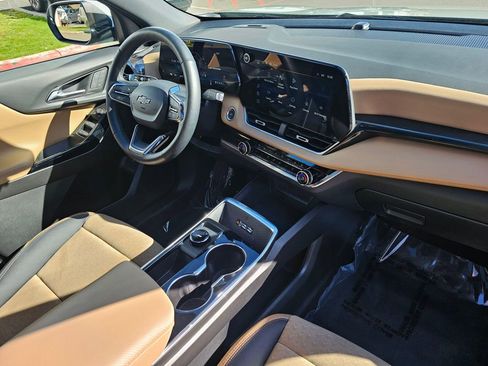 Used 2025 Chevrolet Equinox ACTIV w/ Safety and Technology Package AWD/4WD image 10