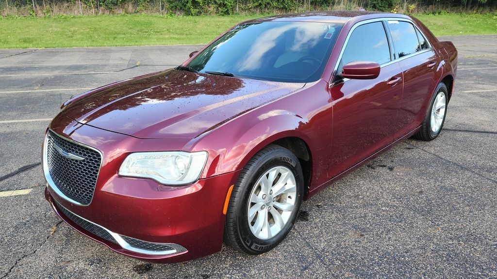 Used 2018 Chrysler 300 Touring RWD image 3