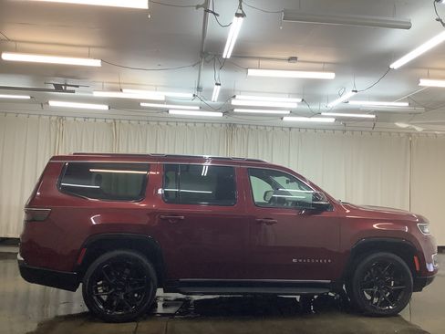 Used 2024 Jeep Wagoneer Series II AWD/4WD image 4