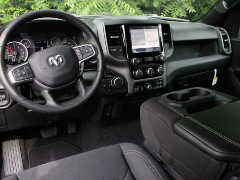 New 2026 RAM 1500 Express AWD/4WD image 23