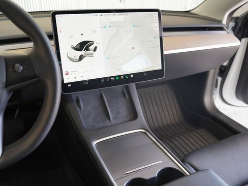Used 2021 Tesla Model 3 Standard Range Plus RWD image 18