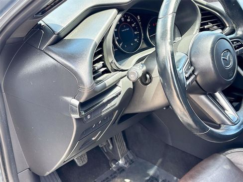 Used 2019 MAZDA MAZDA3 Hatchback w/ Premium Package FWD image 10