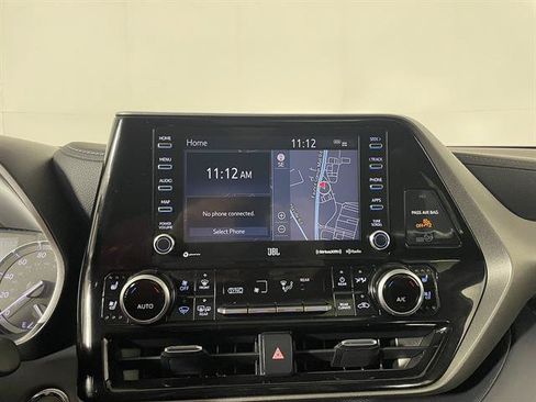 Used 2022 Toyota Highlander Limited AWD/4WD image 18