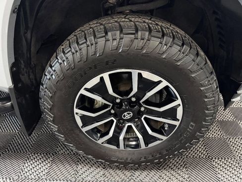 Used 2020 Toyota Tacoma TRD Sport w/ Technology Package RWD image 18