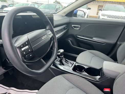 Used 2025 Kia K4 LXS image 33