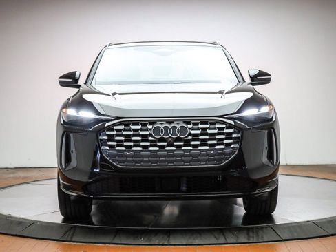 Certified 2025 Audi Q5 Premium w/ Convenience Package image 2