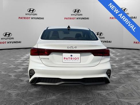 Used 2022 Kia Forte LXS w/ LXS Technology Package FWD image 4