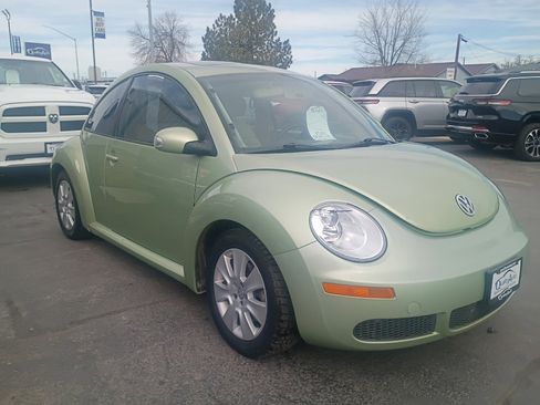Used 2009 Volkswagen Beetle S FWD image 4