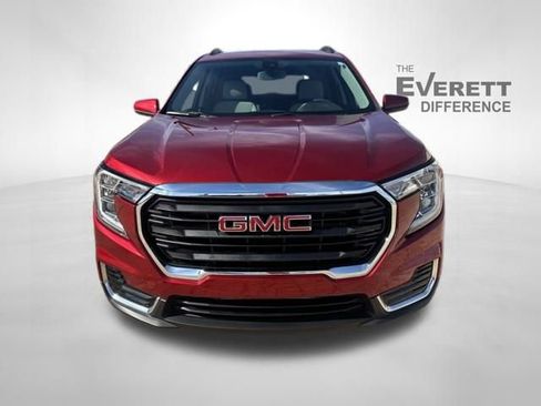 Used 2023 GMC Terrain SLE w/ Driver Convenience Package image 2