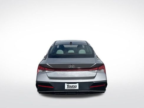 Used 2025 Hyundai Elantra Limited FWD image 6
