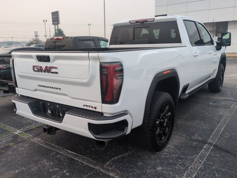 Used 2024 GMC Sierra 2500 AT4 w/ Technology Package AWD/4WD image 4