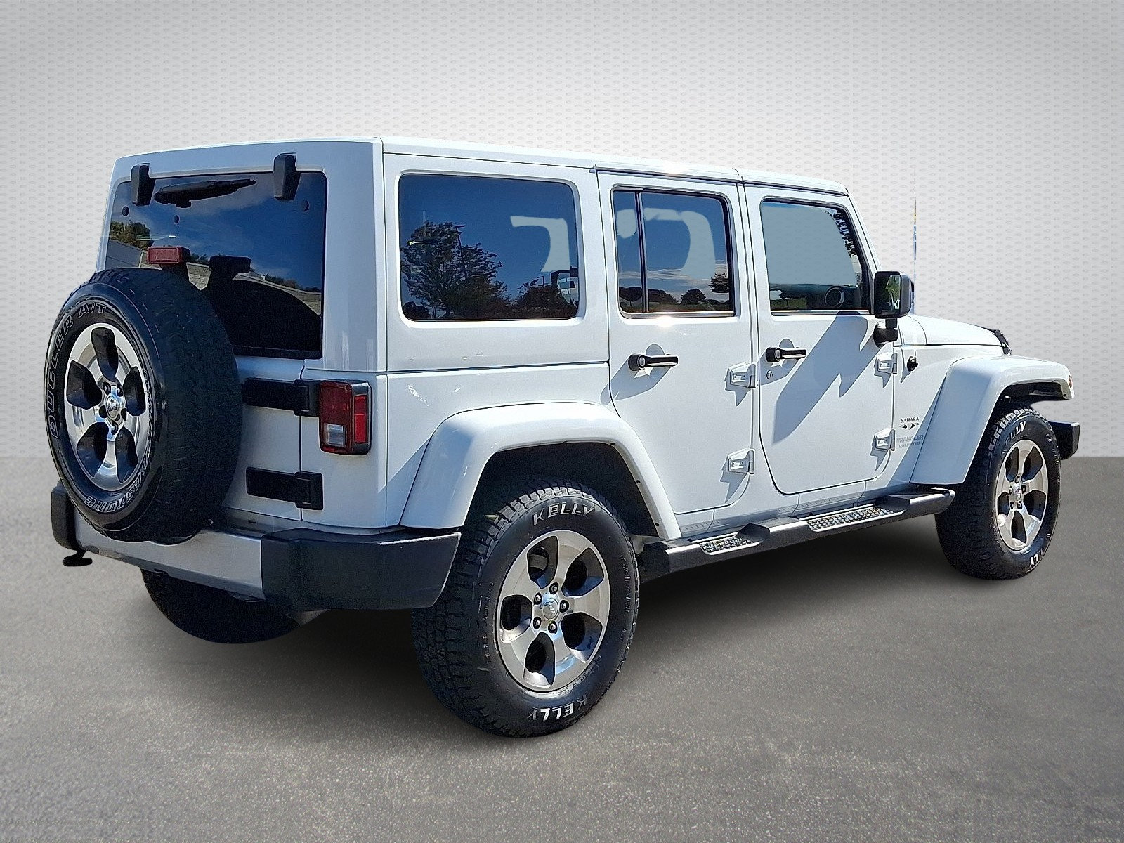 Certified 2017 Jeep Wrangler Unlimited Sahara w/ Connectivity Group AWD/4WD image 6