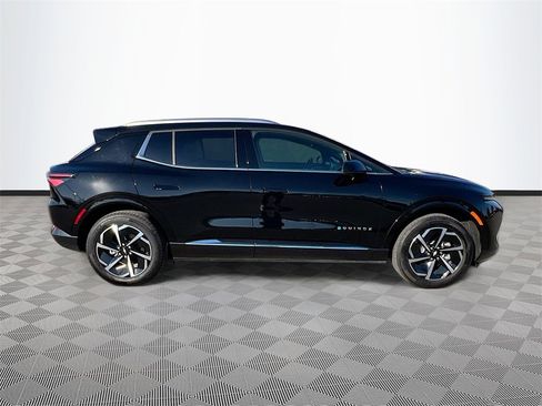 Used 2025 Chevrolet Equinox EV LT w/ Convenience Package image 8