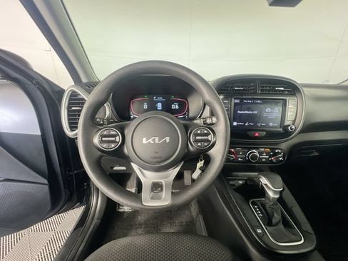 Used 2023 Kia Soul LX w/ LX Technology Package FWD image 14