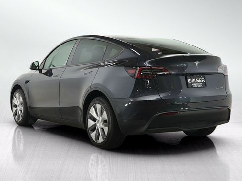 Used 2024 Tesla Model Y Long Range AWD/4WD image 3