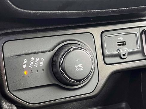 Certified 2023 Jeep Renegade Latitude image 27