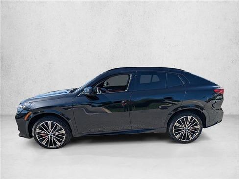 Used 2025 BMW X2 M35i w/ Premium Package image 9