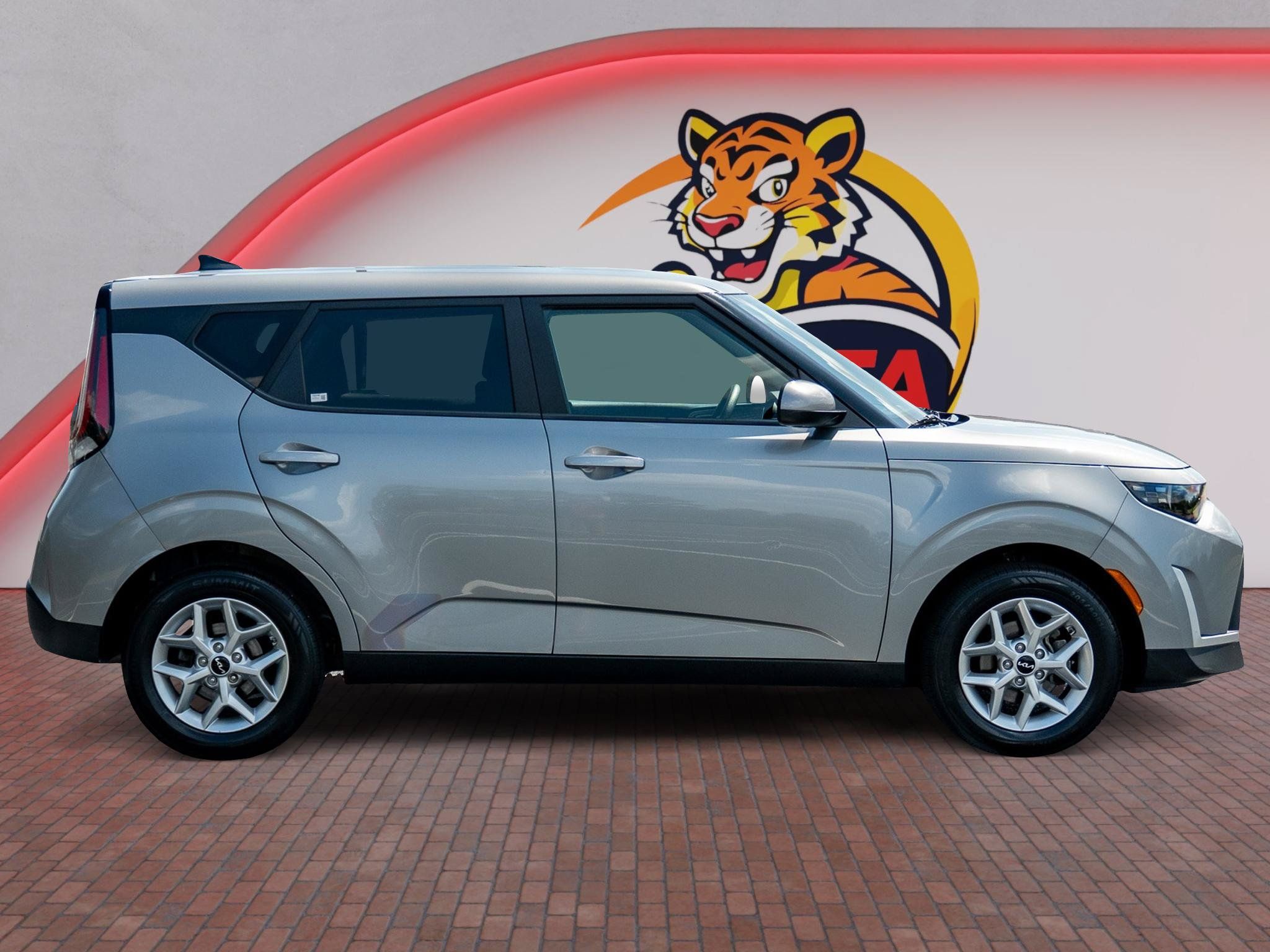 Used 2023 Kia Soul LX w/ LX Technology Package FWD image 4
