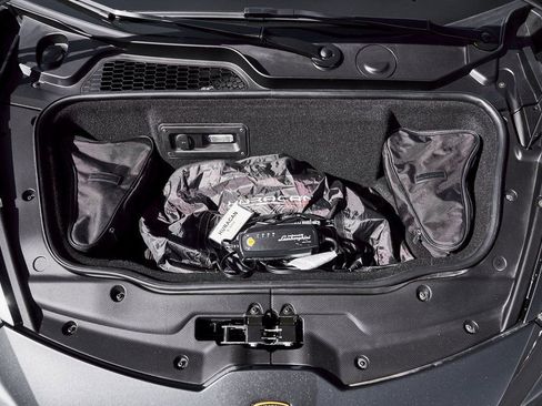 Used 2024 Lamborghini Huracan EVO image 18