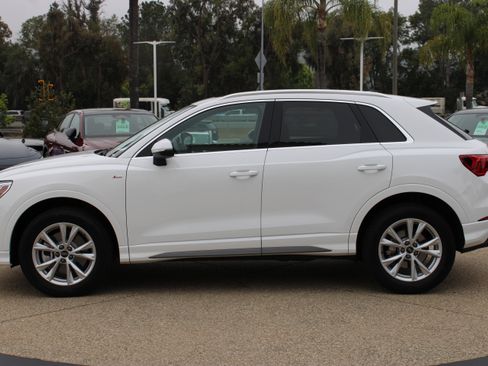 Certified 2025 Audi Q3 2.0T Premium w/ Convenience Package AWD/4WD image 2