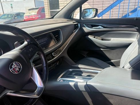 Used 2022 Buick Enclave Premium image 3