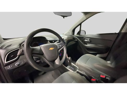 Used 2020 Chevrolet Trax LS FWD image 11