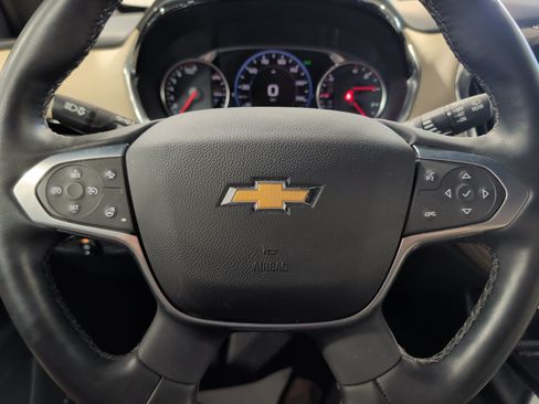 Used 2023 Chevrolet Traverse Premier FWD image 10