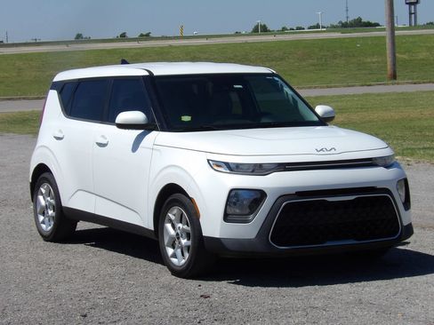 Used 2022 Kia Soul LX w/ Technology Package FWD image 4