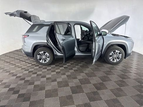 Used 2026 Chevrolet Equinox LT AWD/4WD image 16